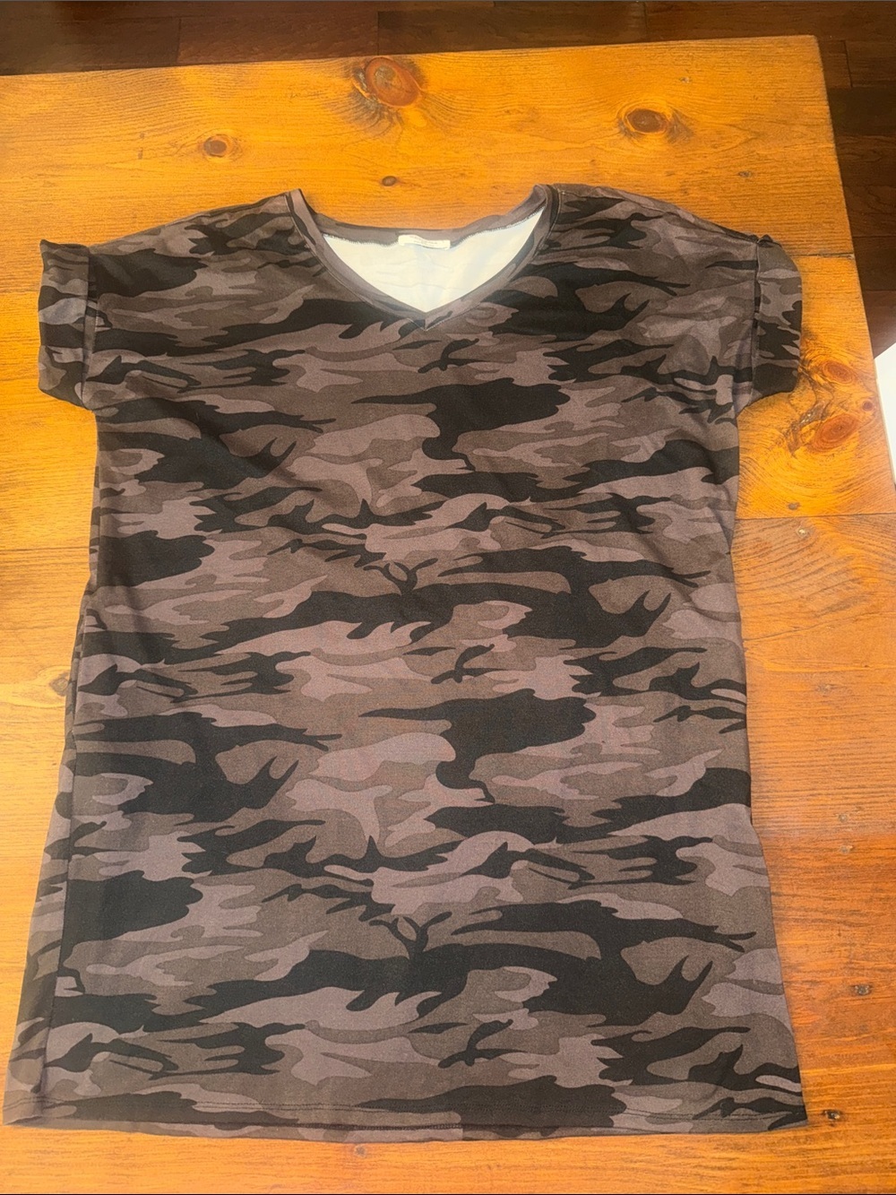 Zenana Outfitters Women’s Tunic Camo V-Neck TShirt Dress w/pockets - Black & Gra